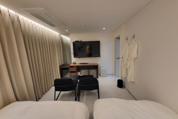 Quarto duplo premier | Individualmente decorados, individualmente mobiliados, Wi-Fi de cortesia