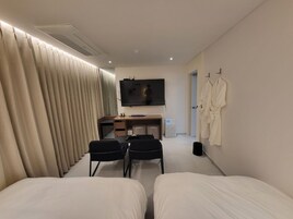 Wifi gratis, decoración personalizada y muebles diferentes 