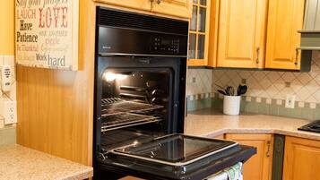 Microwave, dishwasher, coffee/tea maker, cookware/dishes/utensils