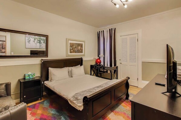 4 bedrooms, desk, iron/ironing board, free WiFi