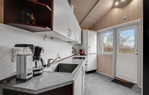 Kühlschrank, Mikrowelle, Herdplatte, Geschirrspüler
