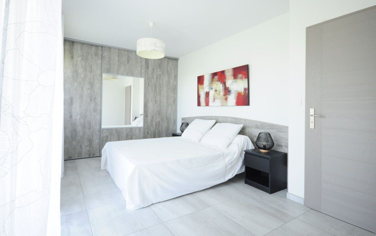 6 bedrooms, iron/ironing board, travel crib, free WiFi