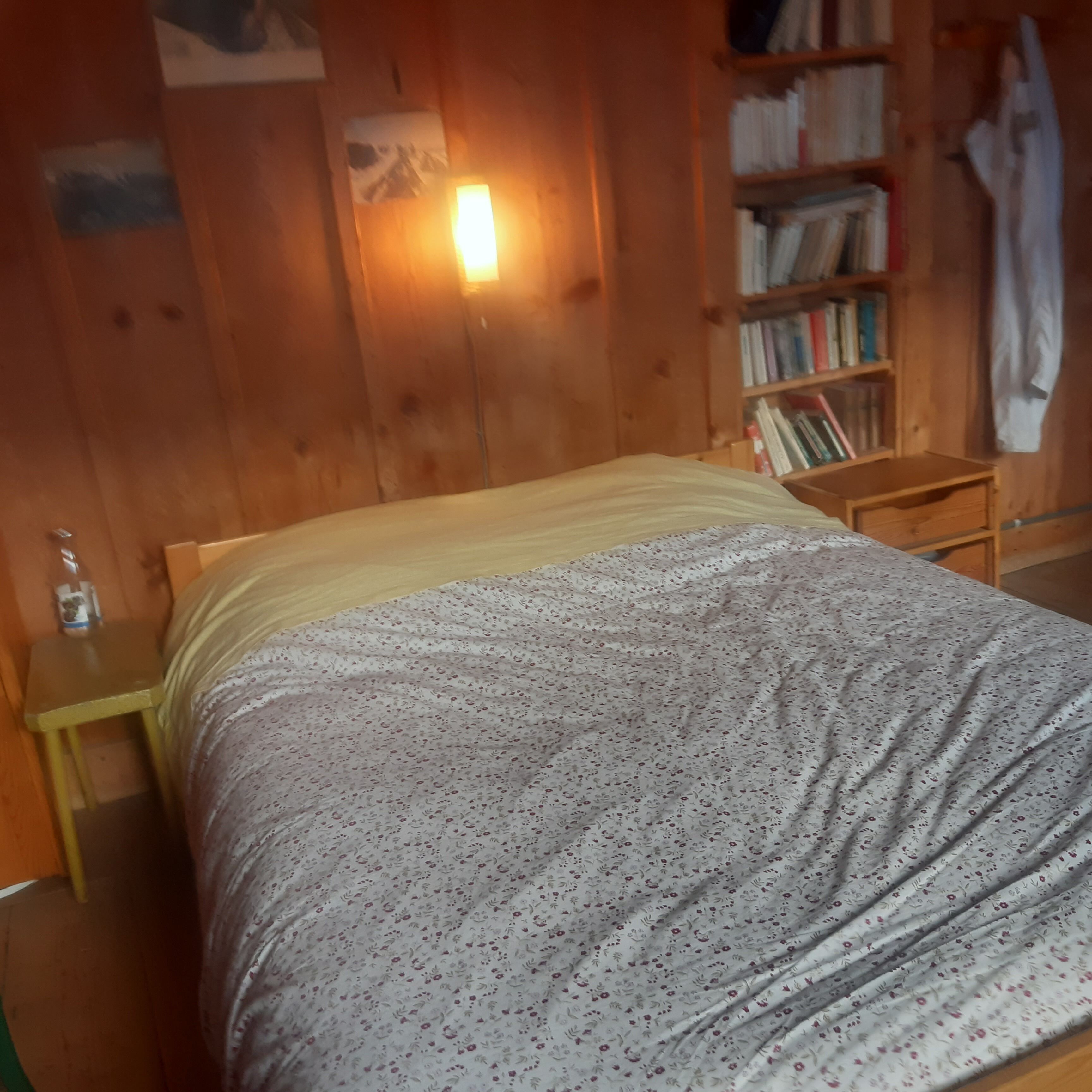 3 bedrooms, iron/ironing board, bed sheets