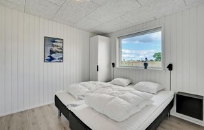 4 bedrooms, travel cot, free WiFi