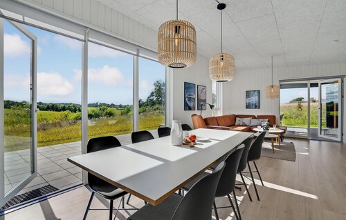 4 bedroom stunning home in Løgstrup