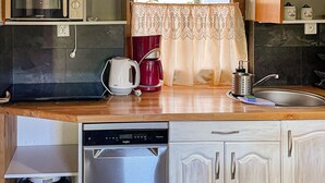 Coffee/tea maker, fridge, microwave, stovetop - 2 bedroom amazing apartment in Bobolin (Bobolin)