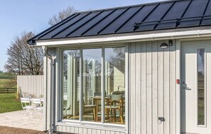 Outdoor dining - Lovely home in Skivarp with WiFi (Skivarp)