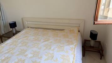 1 slaapkamer, een strijkplank/strijkijzer, gratis wifi, beddengoed