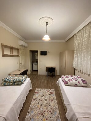 1 bedroom, hypo-allergenic bedding, memory foam beds, desk