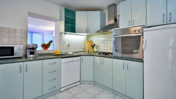 Kühlschrank, Ofen, Herdplatte, Geschirrspüler