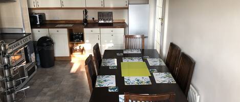 House | Private kitchen | Fridge, microwave, oven, stovetop