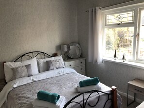 Casa | 3 dormitorios, tabla de planchar con plancha, wifi gratis y ropa de cama