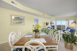 Dining - Playa Flamingo 104-Bayside 83rd St, Free WiFi, Pool, Elev, W/D, AC (Ocean City)
