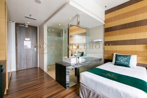 Suite estudio Deluxe, 2 camas individuales, para no fumadores | Escritorio, espacio para trabajar con laptop y cortinas blackout 