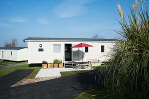 Exterior - Daisy 3 bedroom modern caravan on Haven's Award Winning Rockley Park (Poole)