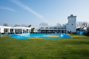 Piscina coperta, piscina all'aperto