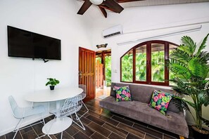 TV, offices - Couples Tropical Getaway with Pool | Playa Potrero (Santa Cruz)