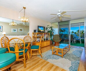 TV, DVD player, books - Kamaole Beach Royale #411 Renovated, Ocean View, Close to Kamaole Beach #1 (Kihei)