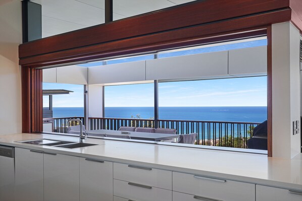 Interior - Banyandah - Luxury Architect Designed Straddie Beachhouse (Point Lookout)
