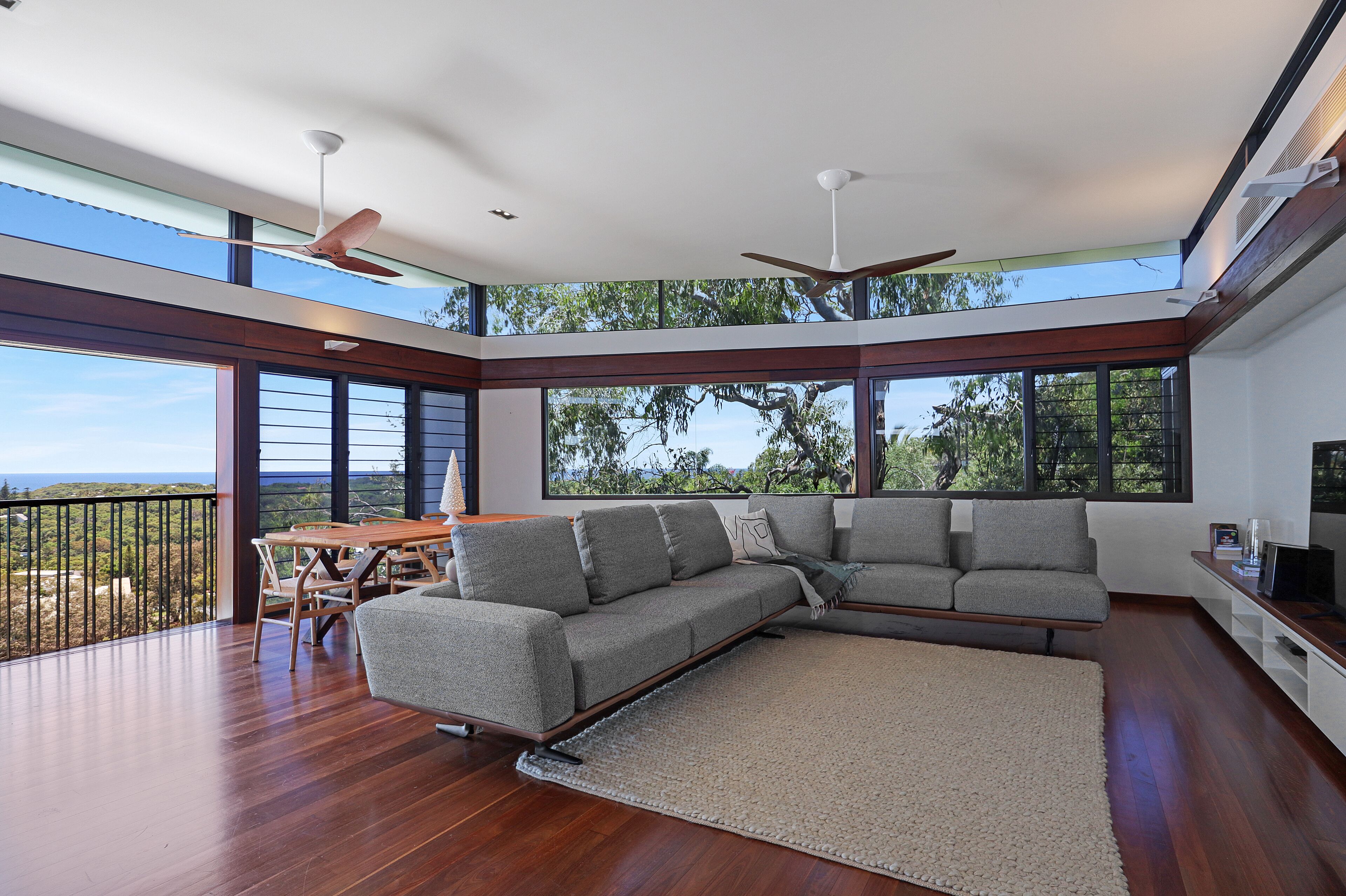 Smart TV, books, stereo