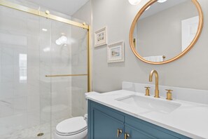 Combined shower/tub, towels, soap