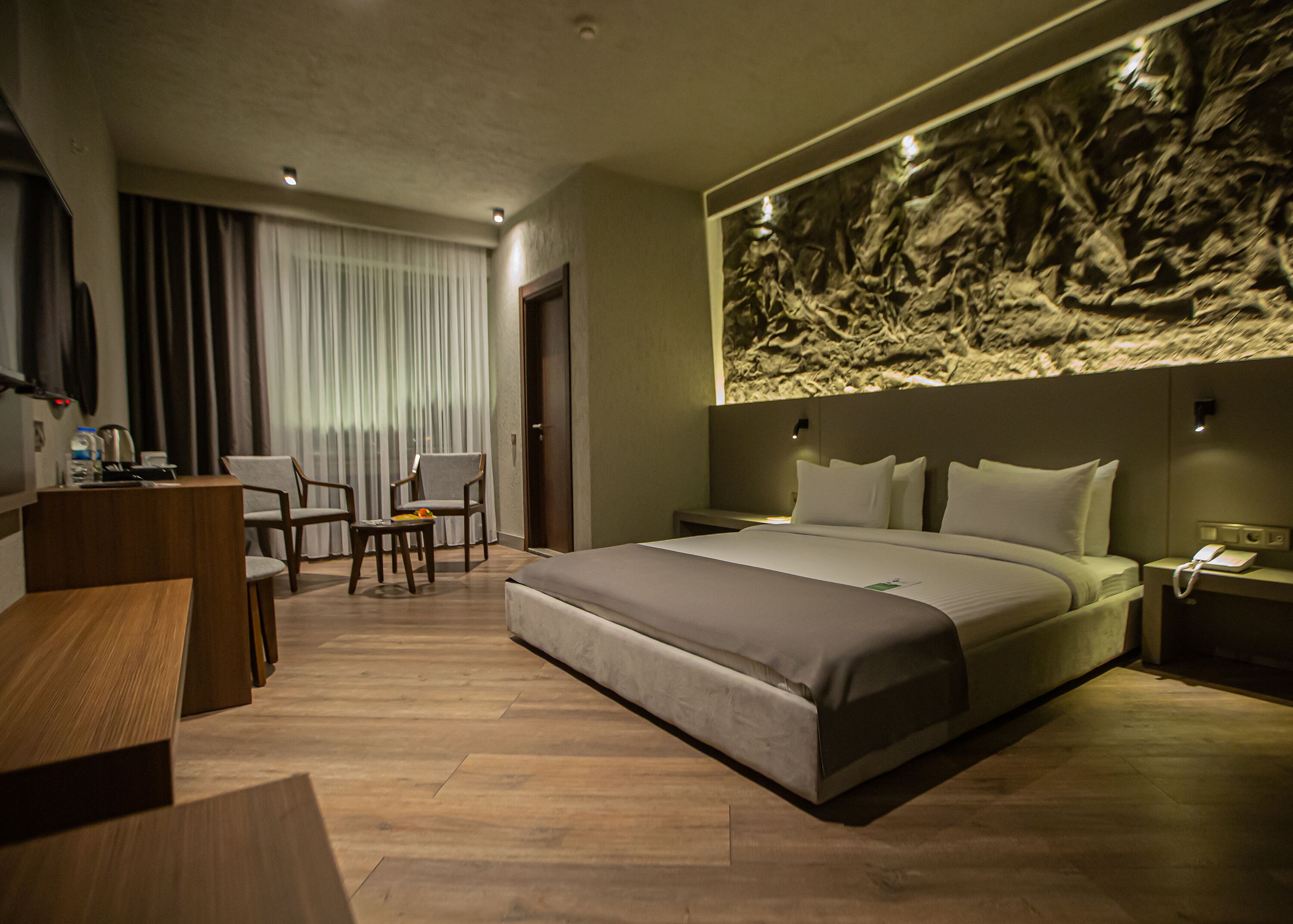 舒适双人房 | 防过敏的被褥、Select Comfort 床、迷你吧、客房内保险箱