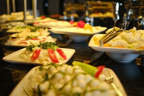 Bao gồm bữa sáng buffet hàng ngày