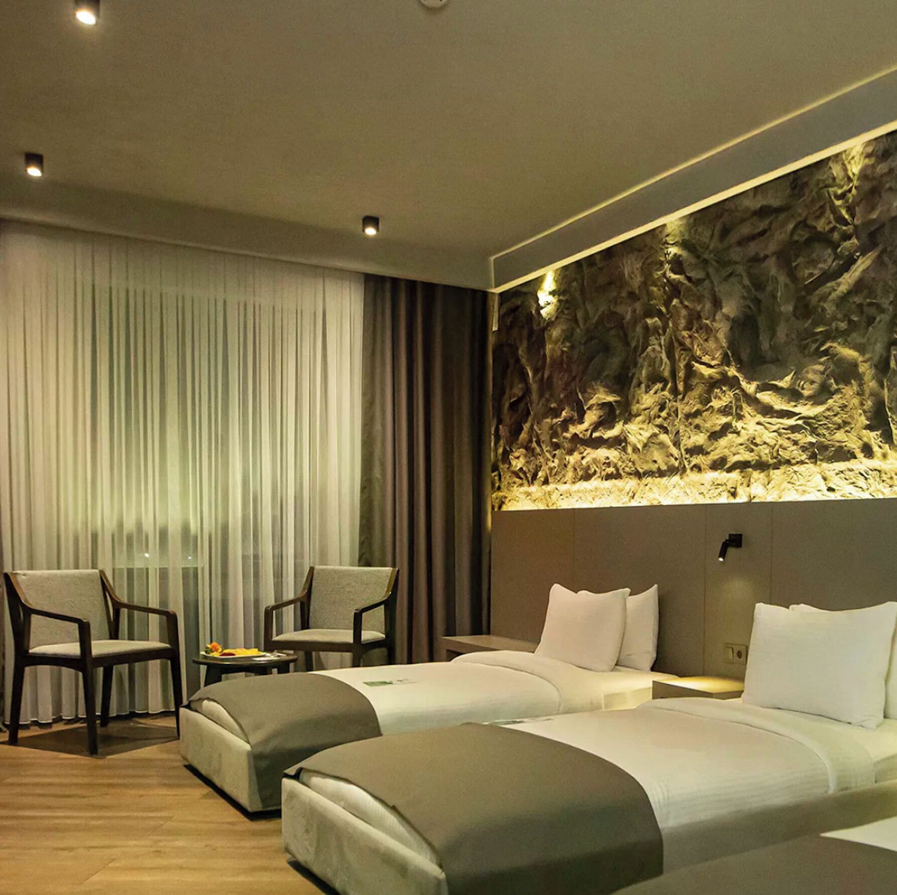 Kahden hengen superior-huone (kaksi sänkyä) | Allergiatestatut vuodevaatteet, Select Comfort -patjalliset sängyt