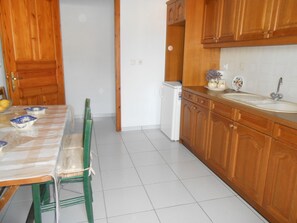 Frigorifero, forno, macchina per tè/caffè, bollitore elettrico