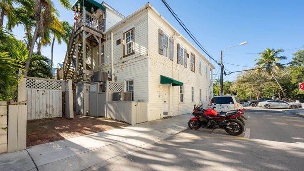 Unclassified image, 1 of 53, button - Commodore's Compound - One block from Duval St (Key West)