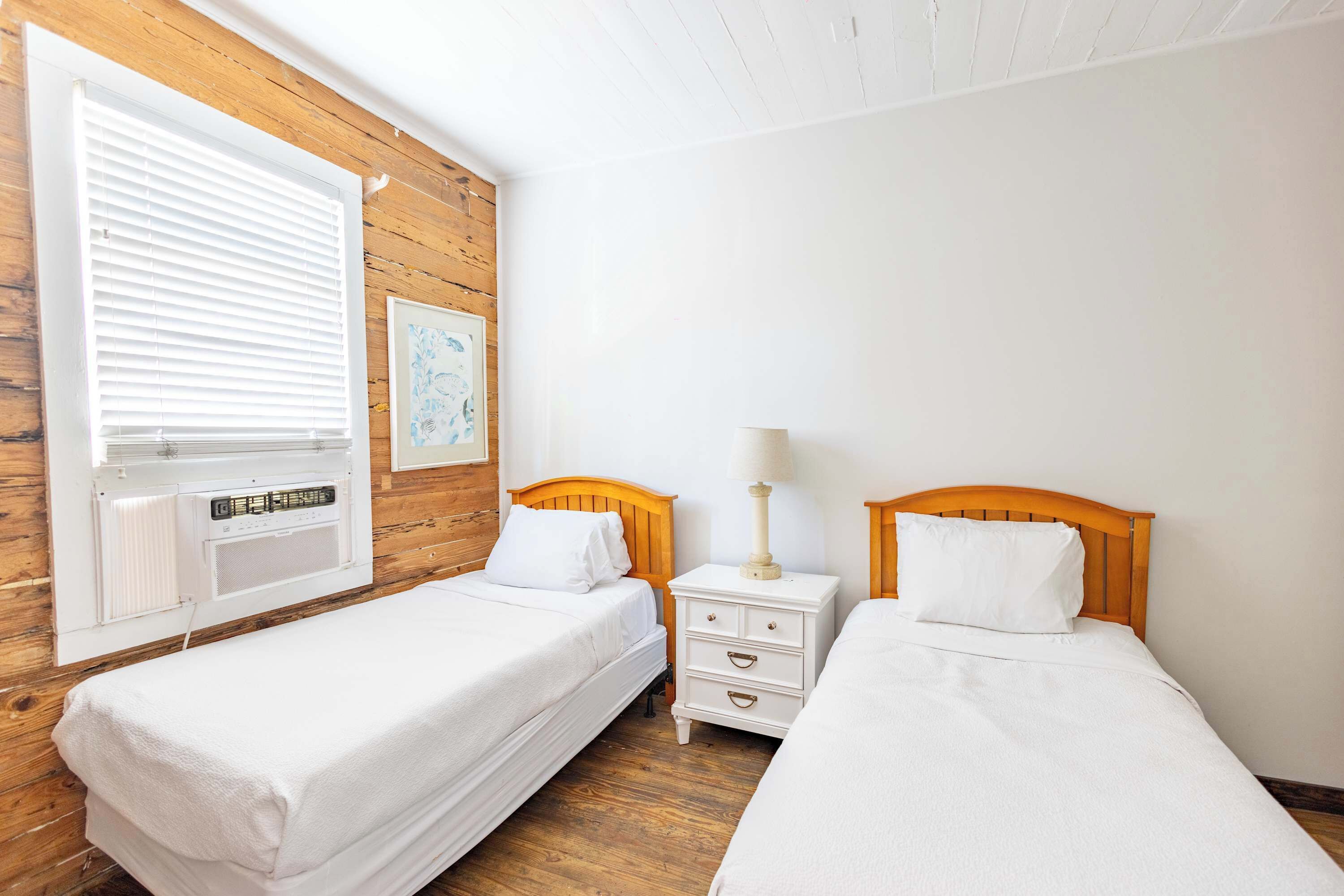8 bedrooms, iron/ironing board, WiFi, bed sheets