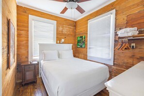 4 bedrooms, iron/ironing board, WiFi, bed sheets