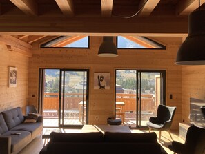 TV - New chalet in the center of town | 200m from the slopes (Les Deux Alpes)