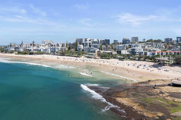 Enjoy being walking distance from the beautiful patrolled Kings Beach, surf club and beach pool.