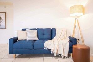 TV, offices - Spacious Apartment, Walk To Kings Beach (Kings Beach)