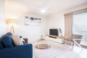 TV, offices - Spacious Apartment, Walk To Kings Beach (Kings Beach)