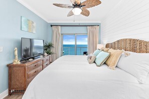 2 室のベッドルーム、デスク、アイロン / アイロン台、旅行用ベビーベッド