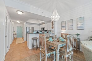 Dining - Tons of Family Amenities Included, Amazing Views, 3 Pools (1 heated indoor pool) (Gulf Shores)