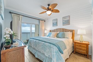 2 室のベッドルーム、デスク、アイロン / アイロン台、旅行用ベビーベッド