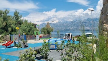 Children’s play area – outdoor