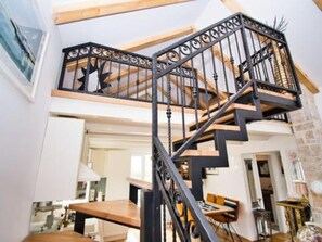 Family House, 2 Bedrooms, Sea View, Beachside | Ruang tamu | 80 cm televisyen dengan satelit