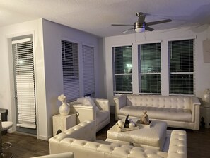 Smart TV, computer monitors, printers - Amazing living near Disney (Orlando)