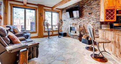 1BDR Condo w/ Stunning Décor - Heart of Downtown!