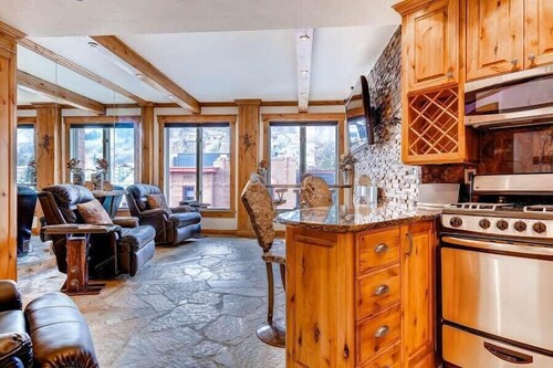 1BDR Condo w/ Stunning Décor - Heart of Downtown!