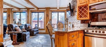 1BDR Condo w/ Stunning Décor - Heart of Downtown!