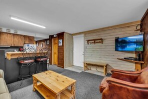 TV, offices - Centrally Located 1 BDR Condo; Near Everything! (Park City)