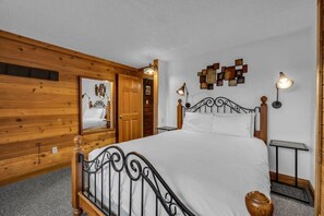 1 bedroom, iron/ironing board, WiFi, bed sheets - Centrally Located 1 BDR Condo; Near Everything! (Park City)
