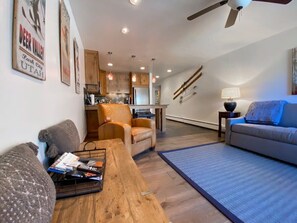 TV, peis, DVD-spiller og stereoanlegg