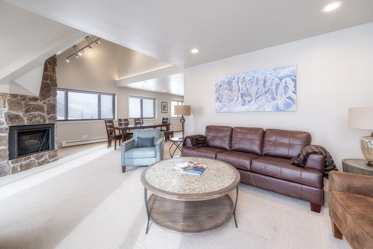 TV, fireplace, offices