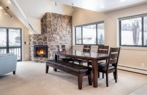 Dining - Ski-In/Out 3 BDR Condo w/ Stunning Mountain Views! (Park City)